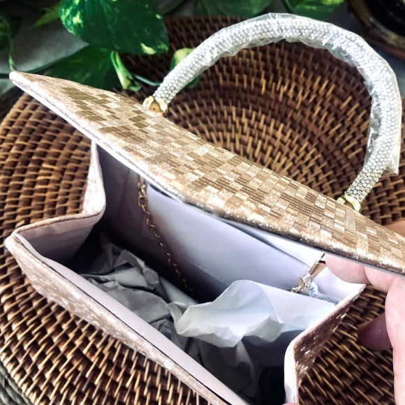 Gold Elegant Evening Bag 🩷 BELOW WHOLESALE JEWELED HANDLE W/CHAIN NWOT - Picture 3 of 11